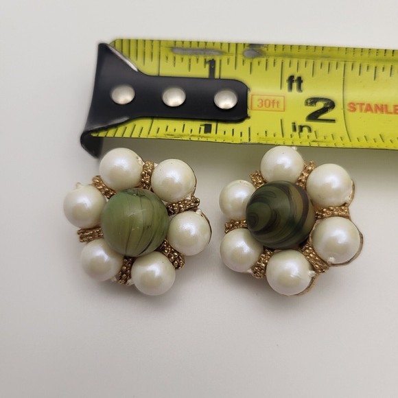 Vintage Green Lucite and Pearls Clip On Earrings Signed Pat Pend - Picture 5 of 5